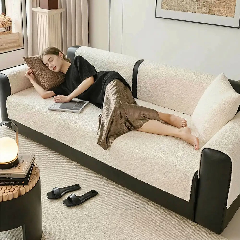 All-Season Breathable Chenille Scratch-Resistant Sofa Protection Comfy Couch Cover